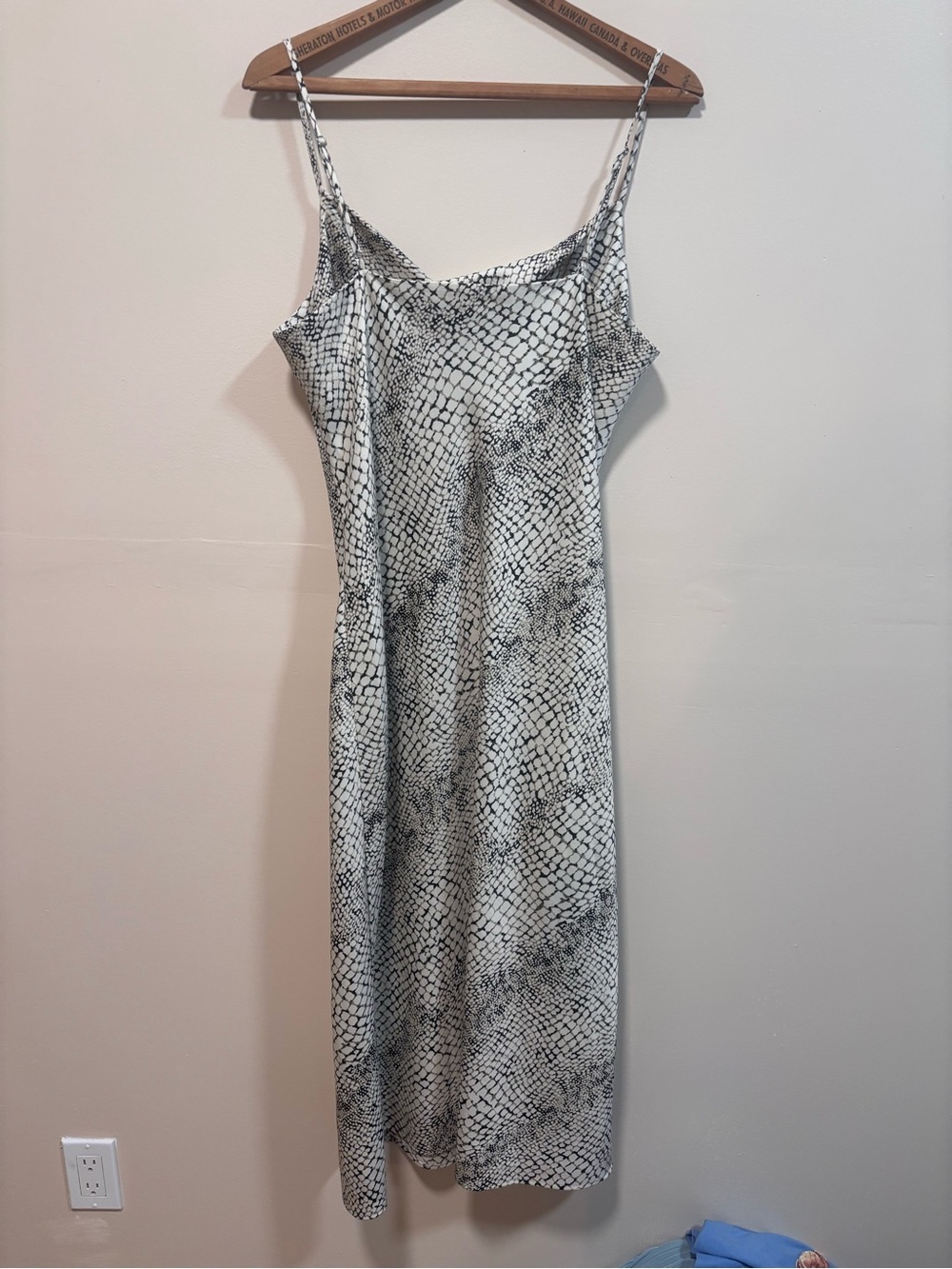 Satin Banana Republic Snake-Print Cowl Midi Dress in White and Black Large - Picture 3 of 5